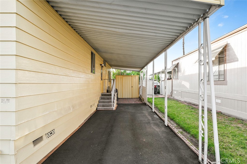 2717 Arrow Highway 62