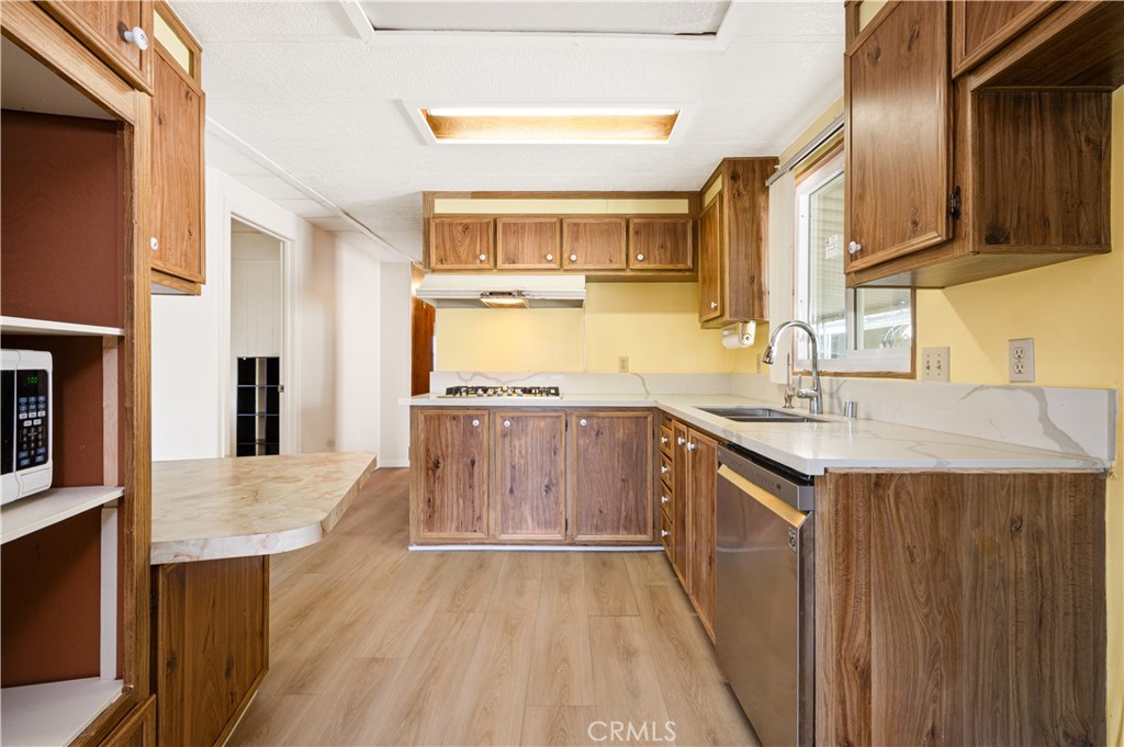 2717 Arrow Highway 62