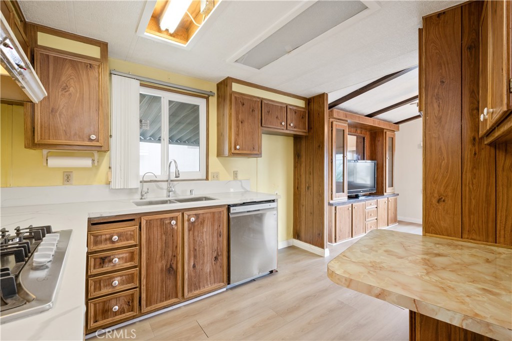 2717 Arrow Highway 62