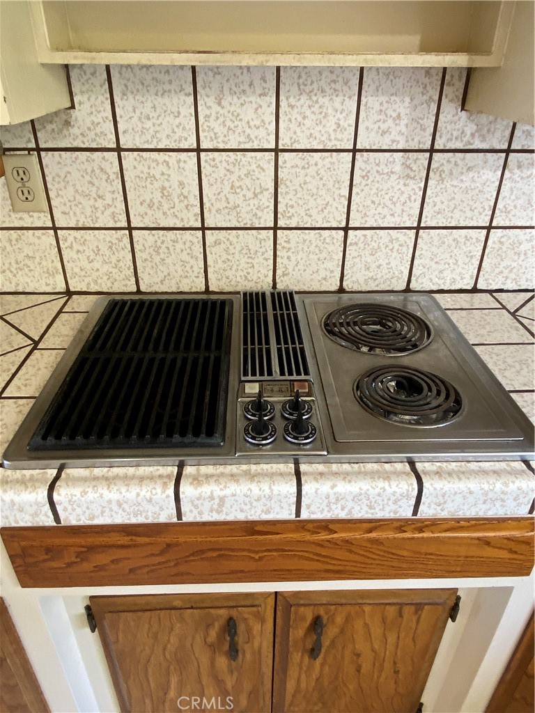 1421 Las Encinas Drive