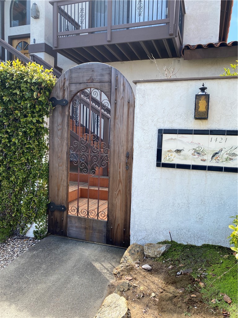 1421 Las Encinas Drive