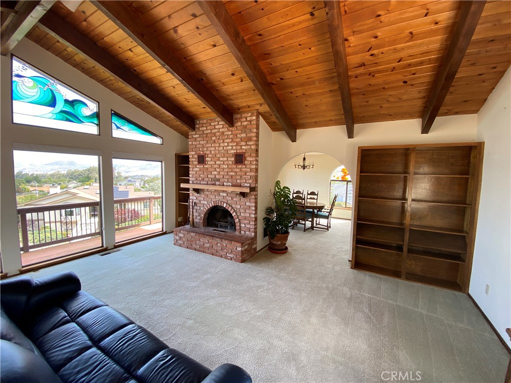 1421 Las Encinas Drive