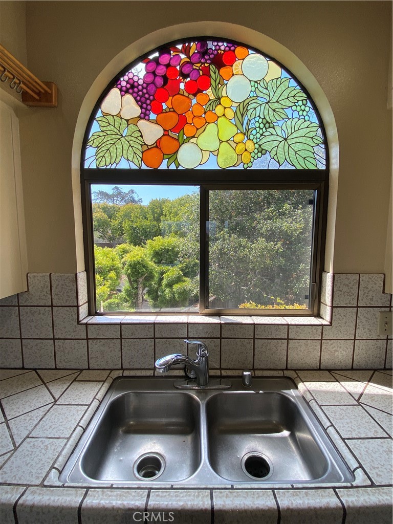 1421 Las Encinas Drive