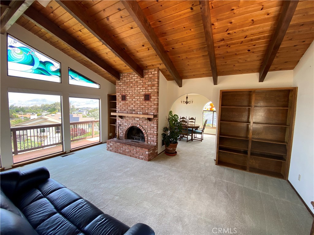 1421 Las Encinas Drive