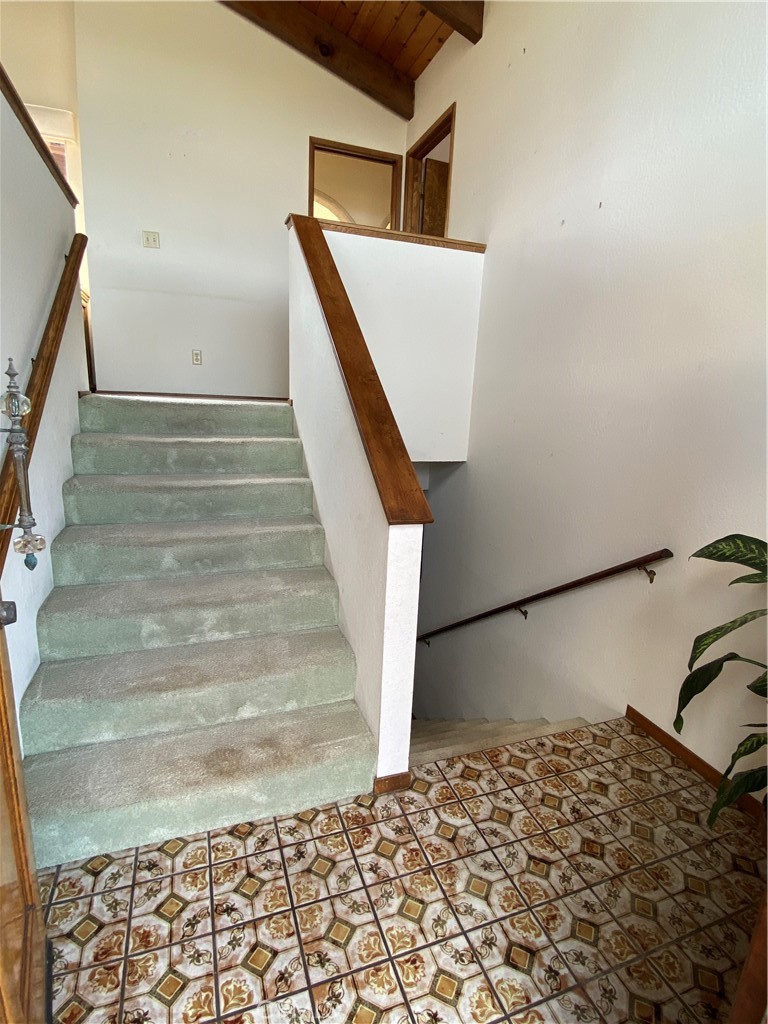 1421 Las Encinas Drive