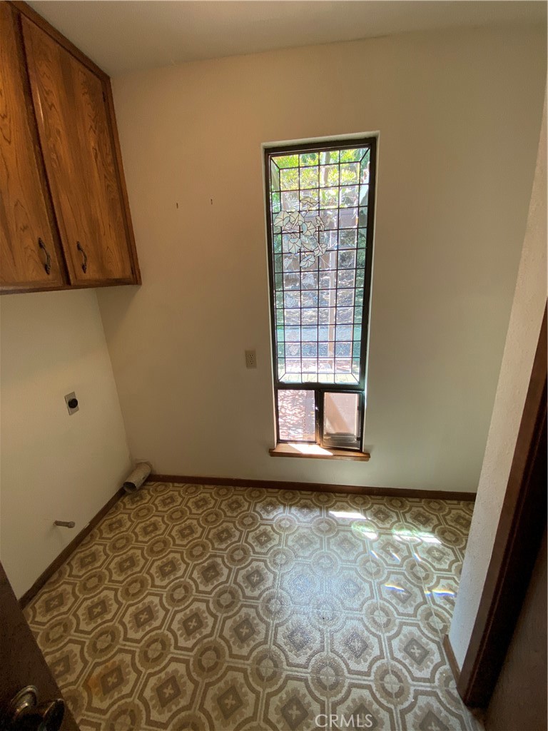 1421 Las Encinas Drive