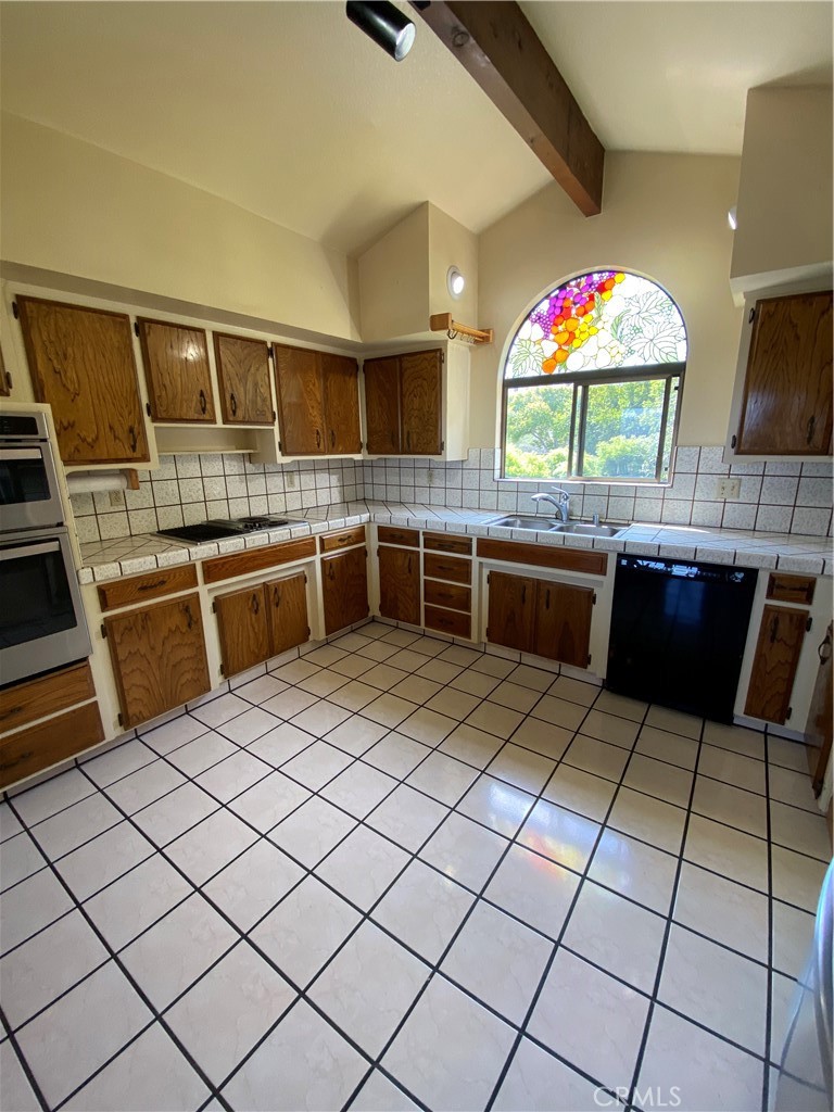 1421 Las Encinas Drive