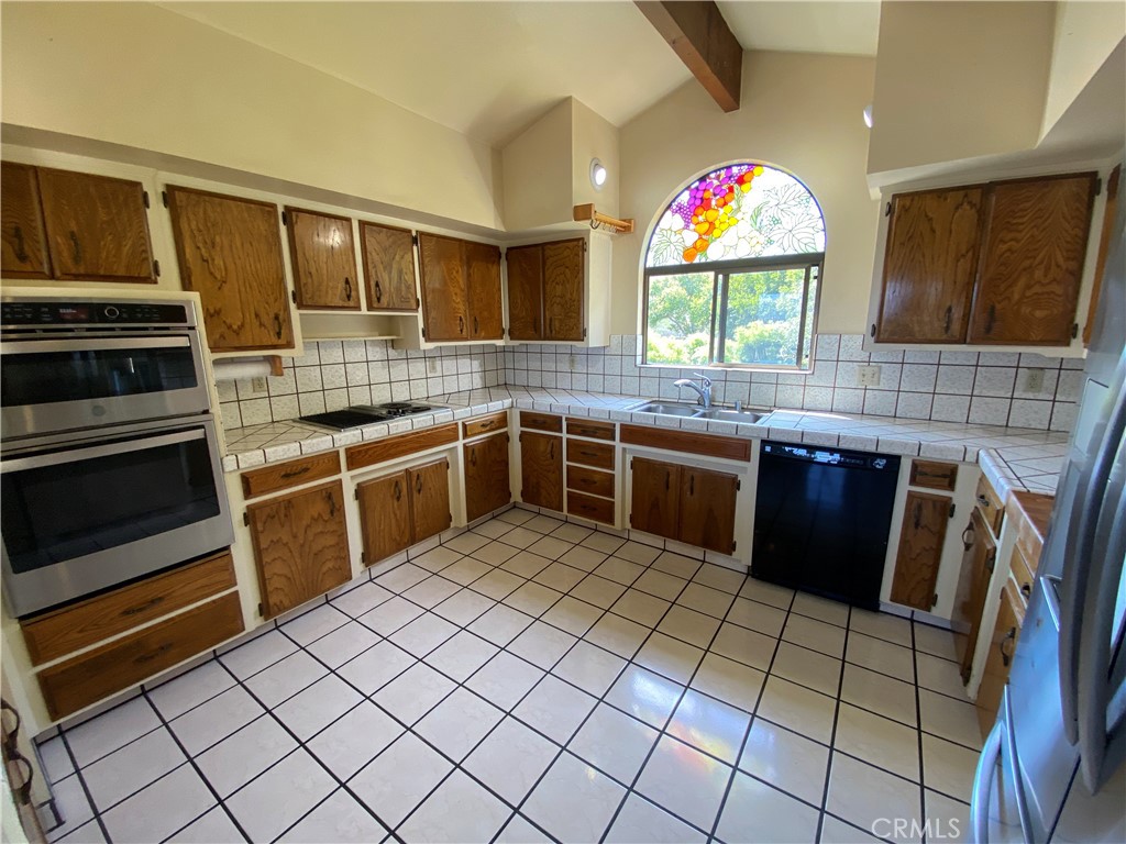 1421 Las Encinas Drive