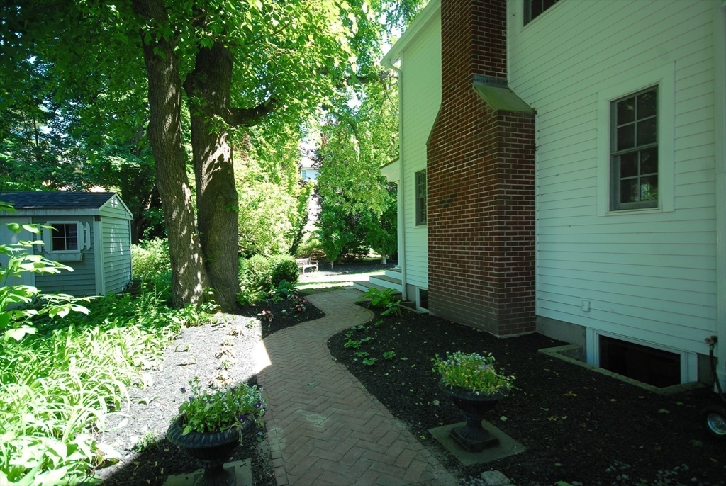 27 Bedford Ct
