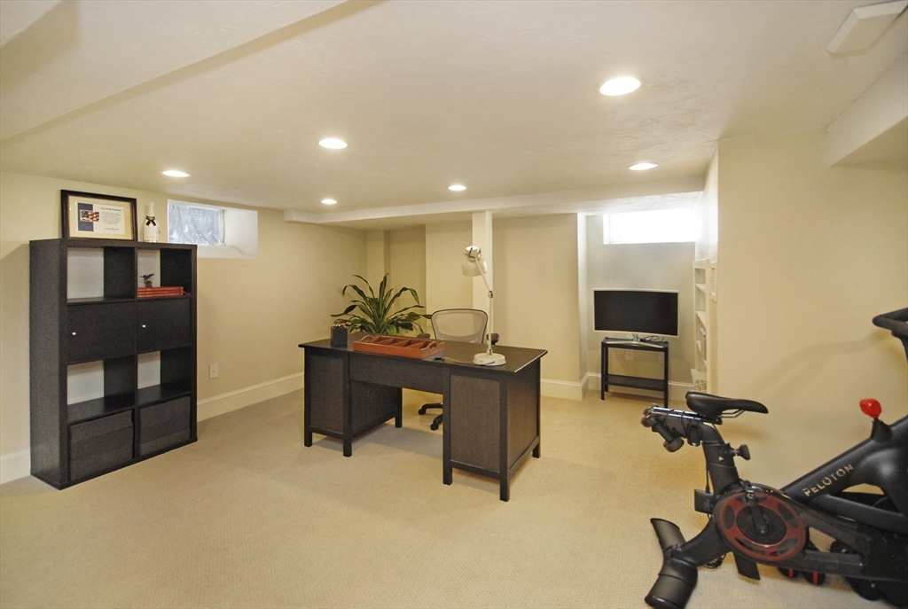 32 Court Ln # 32