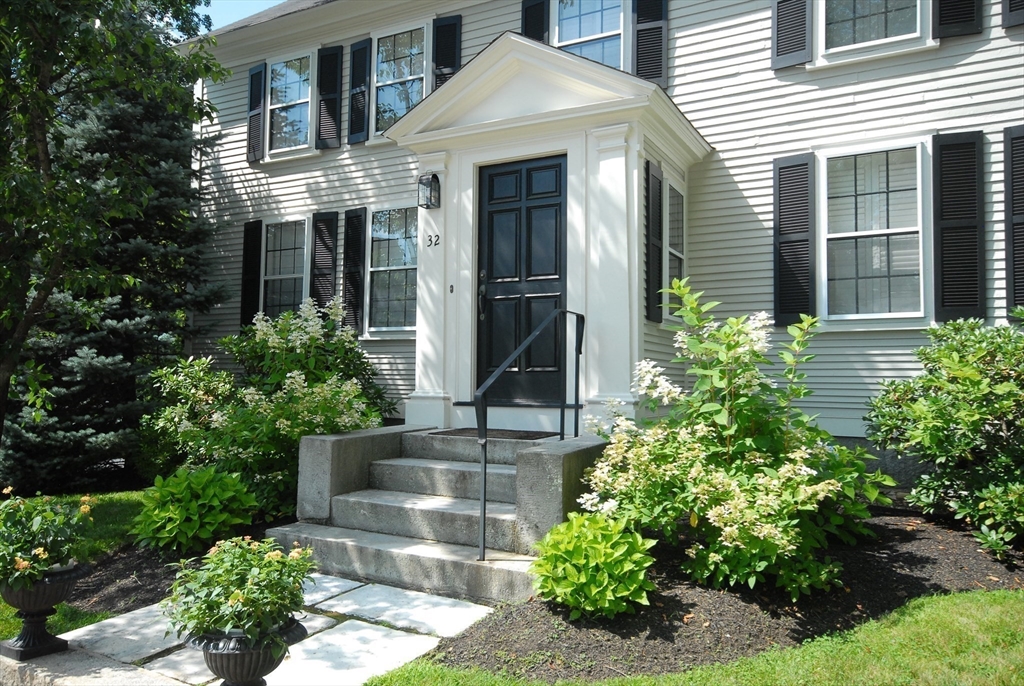 32 Court Ln # 32