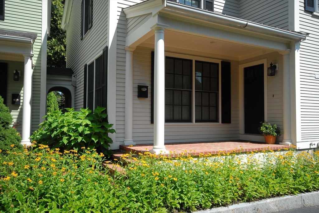 32 Court Ln # 32