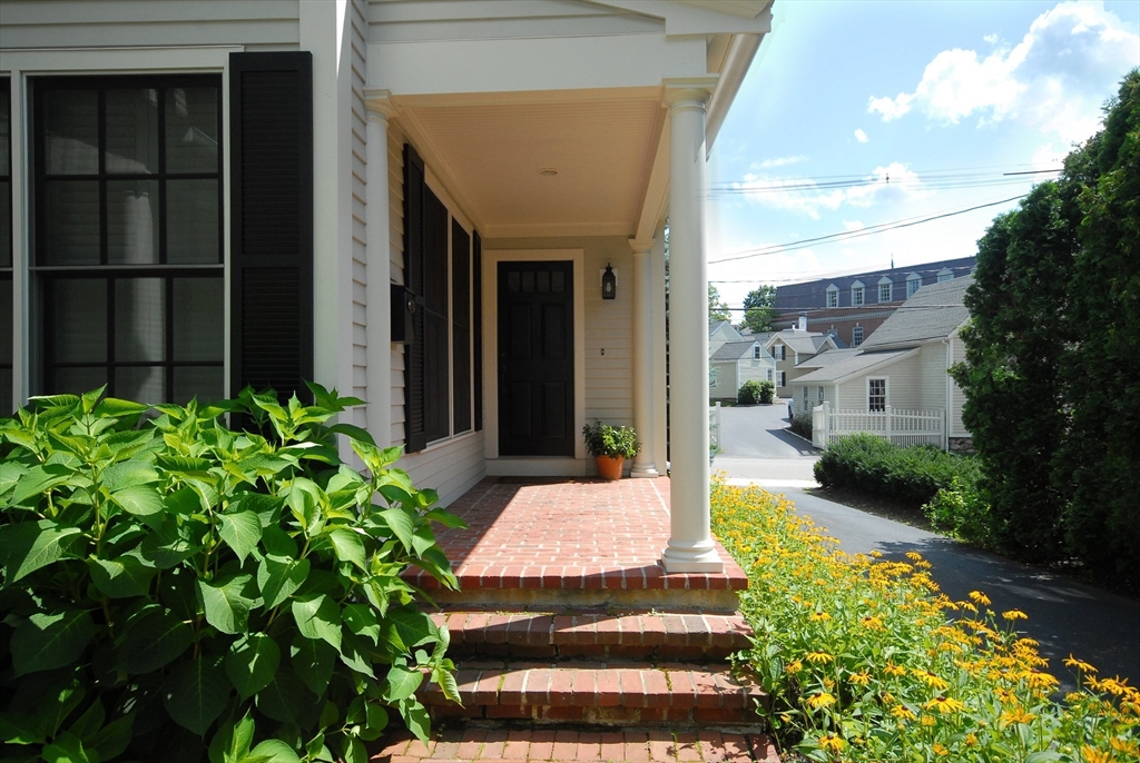 32 Court Ln # 32