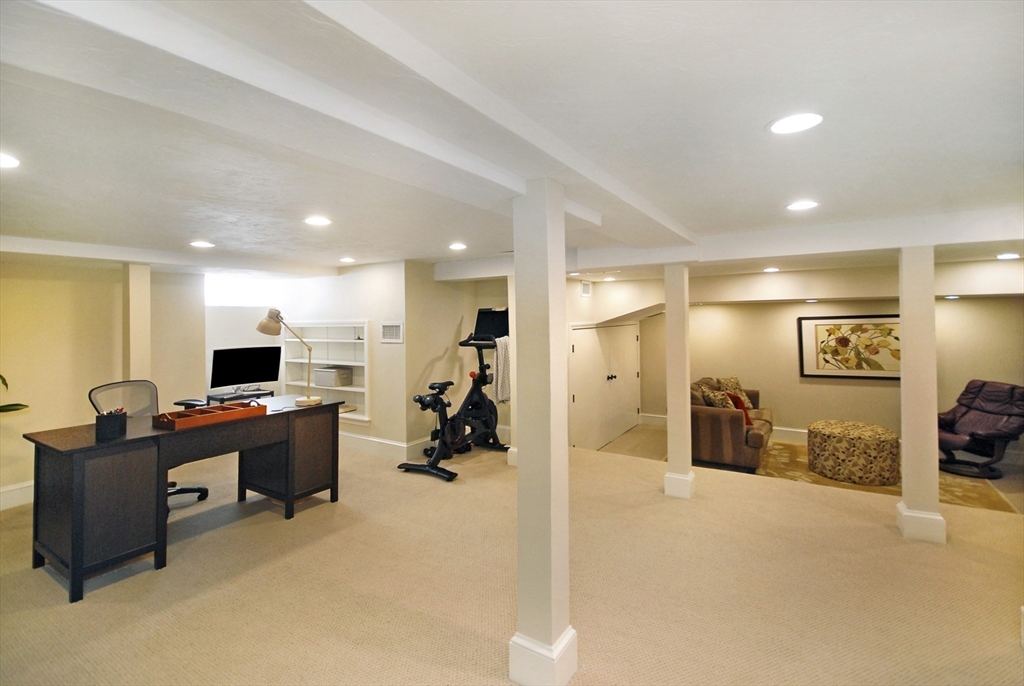 32 Court Ln # 32