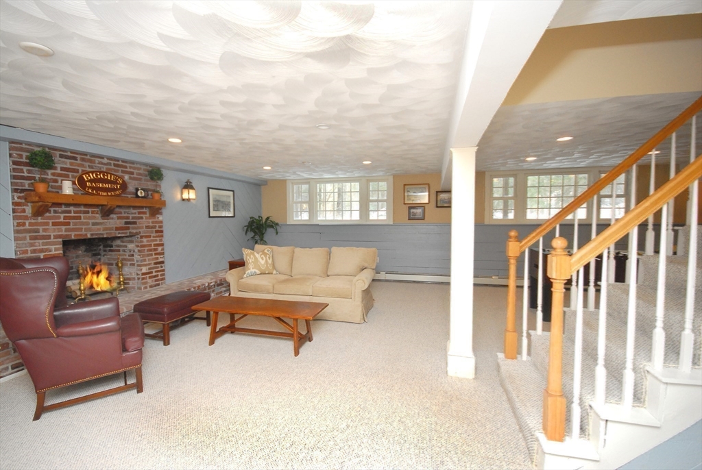 316 Lindsay Pond Rd