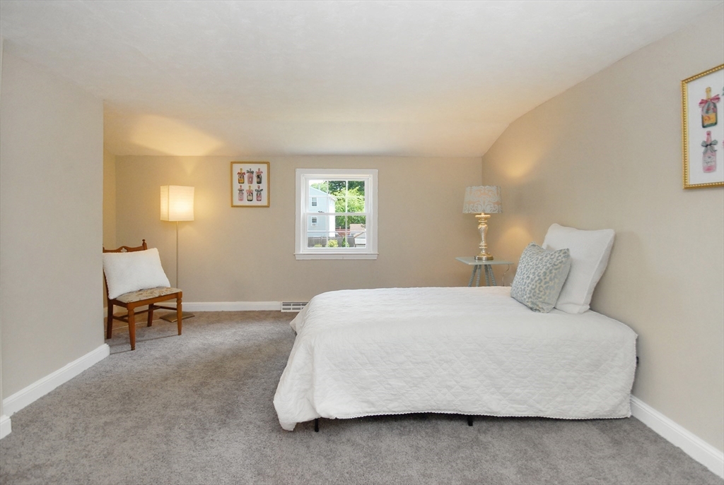 12 Edgewood Rd