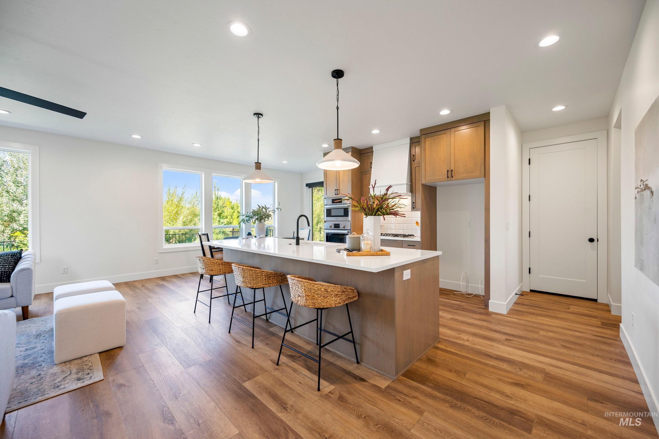 6380 Chateau Ct