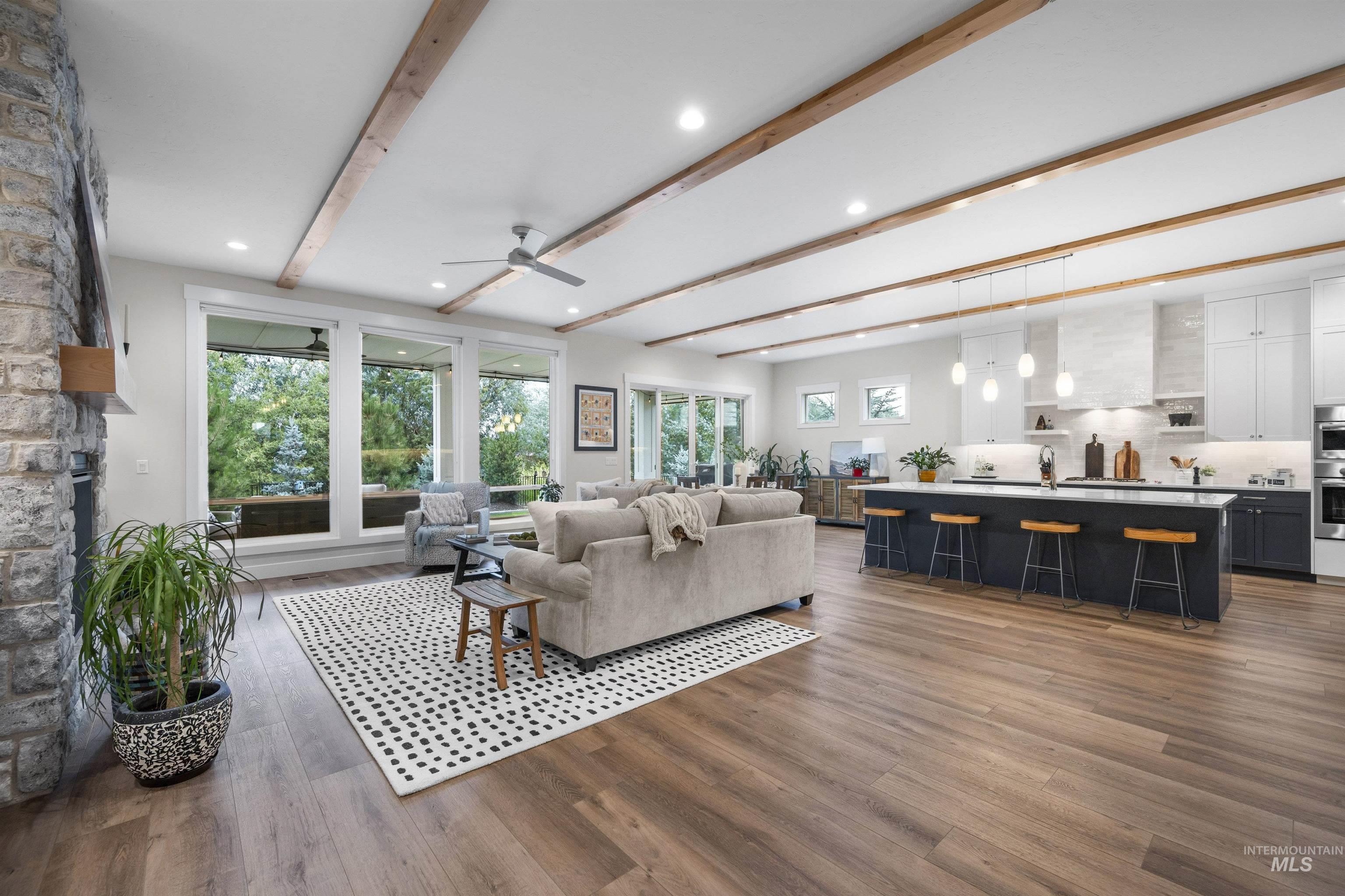 6334 Chateau Ct