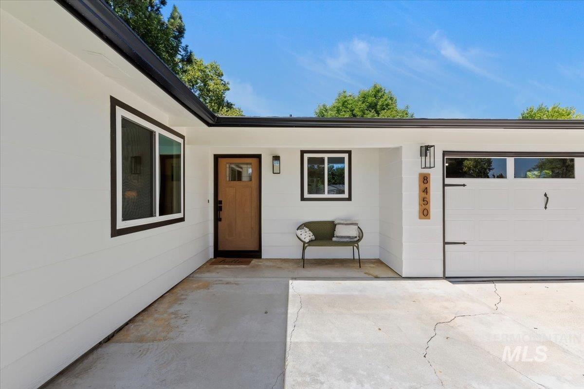 8450 W Canterbury Dr