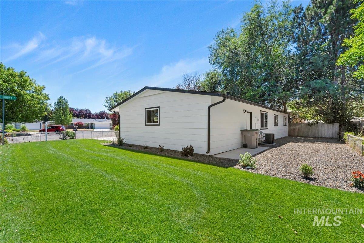 8450 W Canterbury Dr
