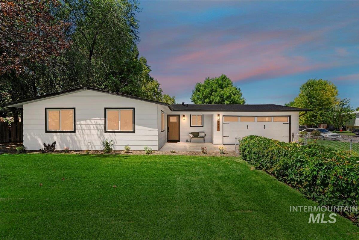 8450 W Canterbury Dr