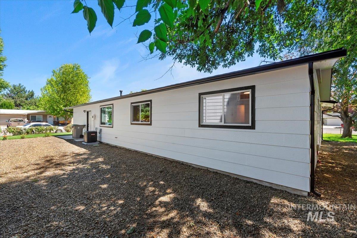 8450 W Canterbury Dr