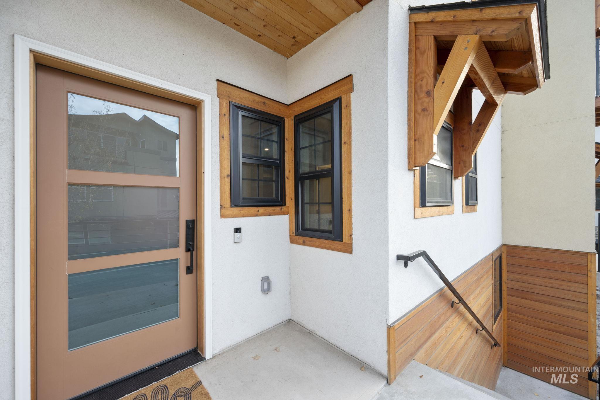 429 E Water Pocket Ln