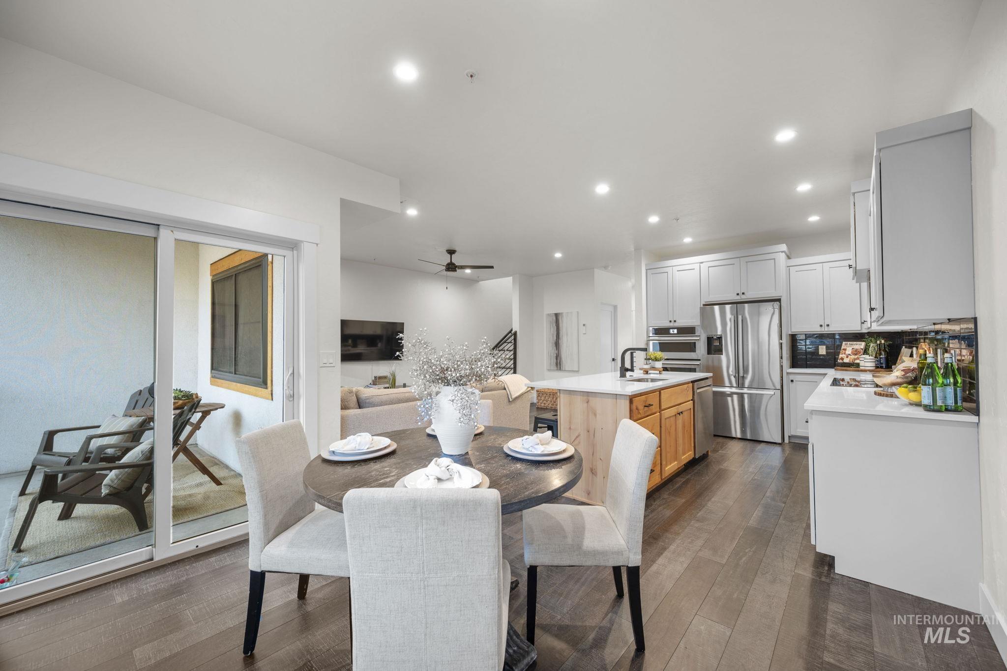 429 E Water Pocket Ln