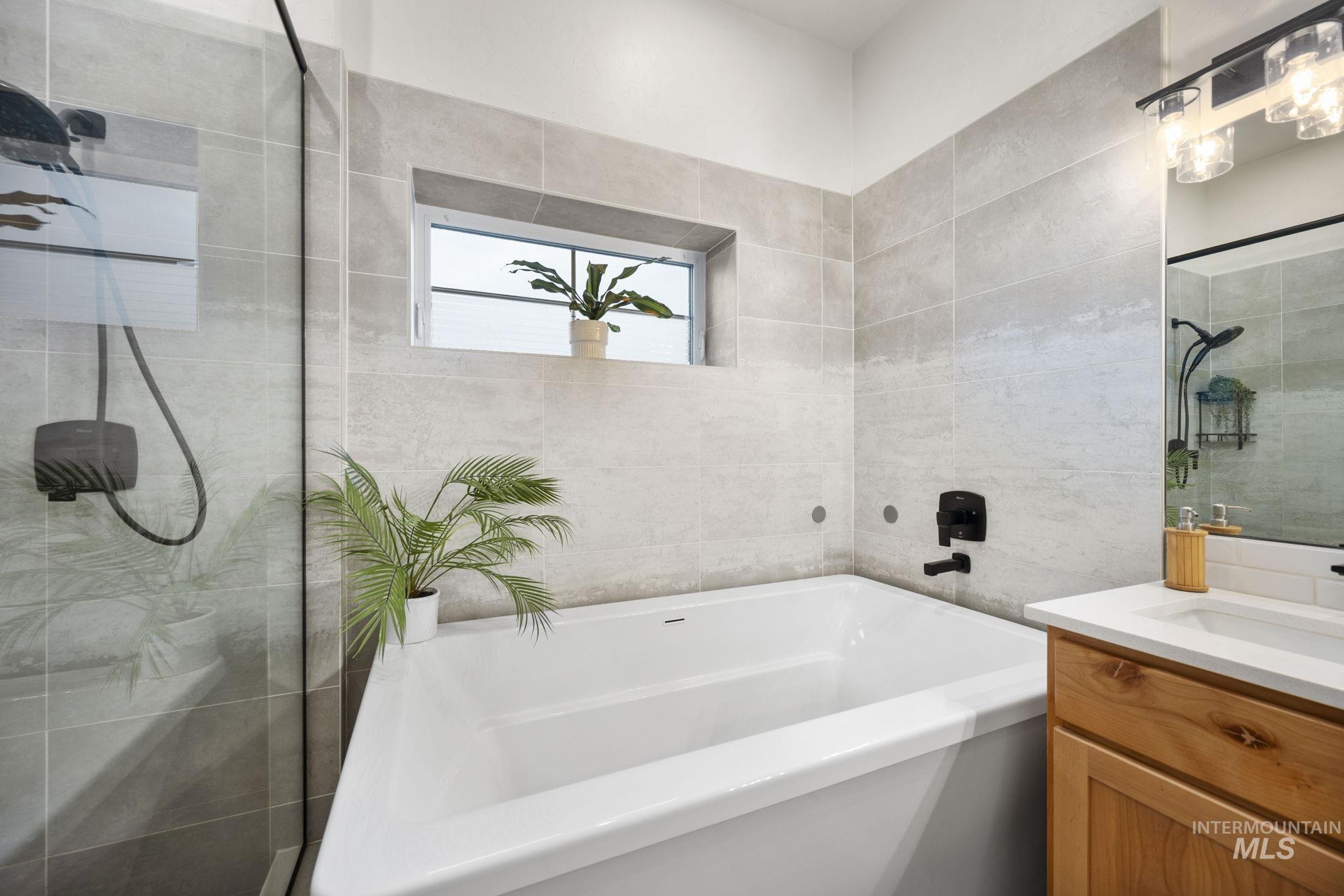 429 E Water Pocket Ln