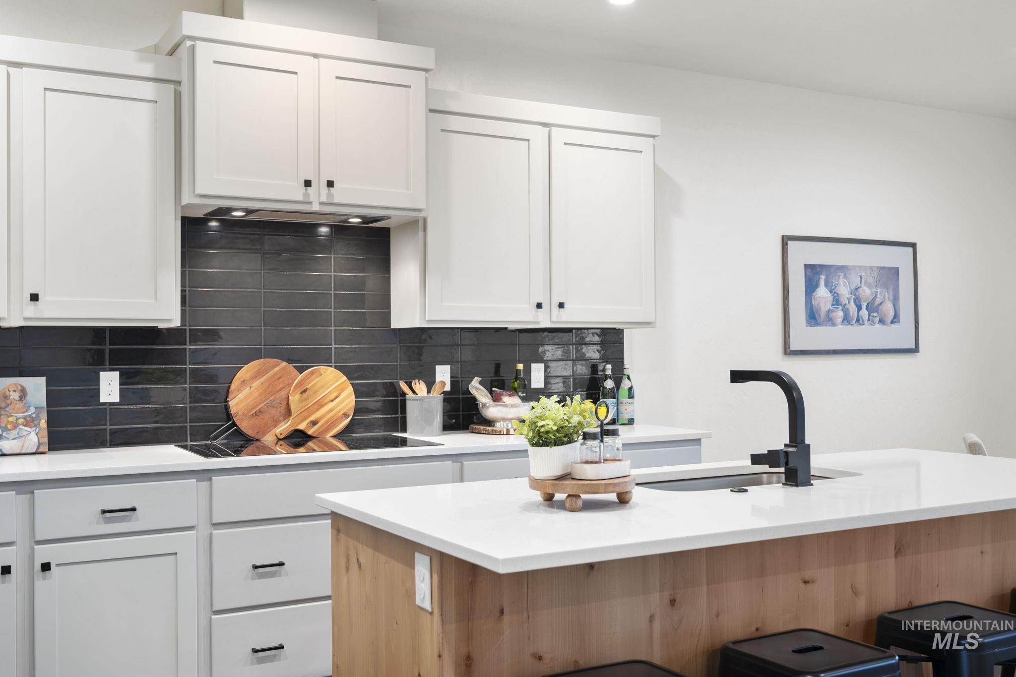 429 E Water Pocket Ln