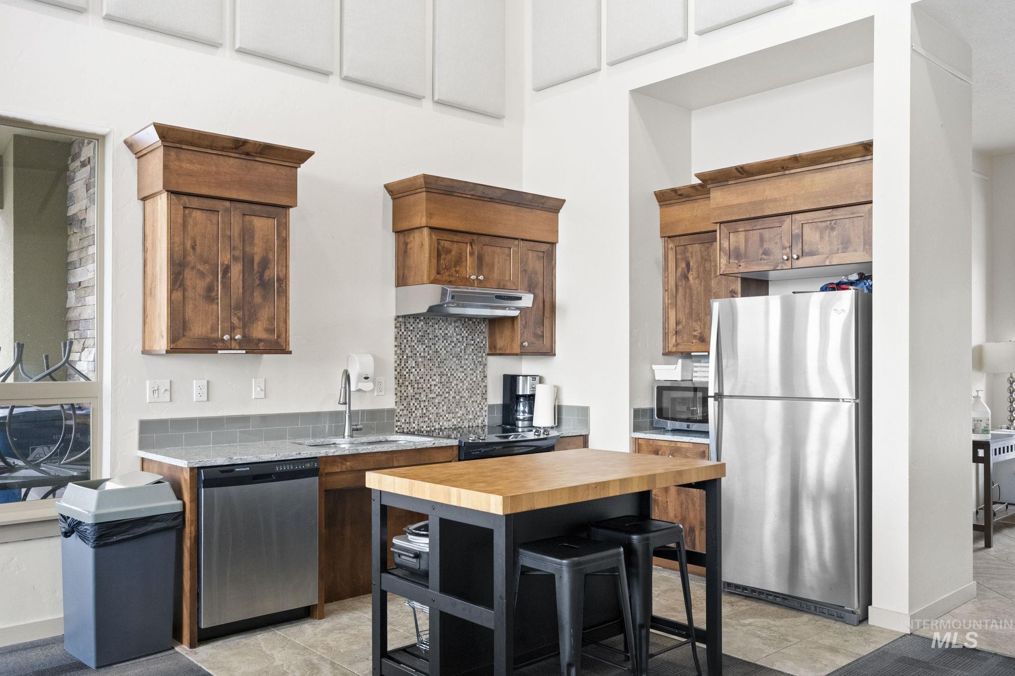 429 E Water Pocket Ln