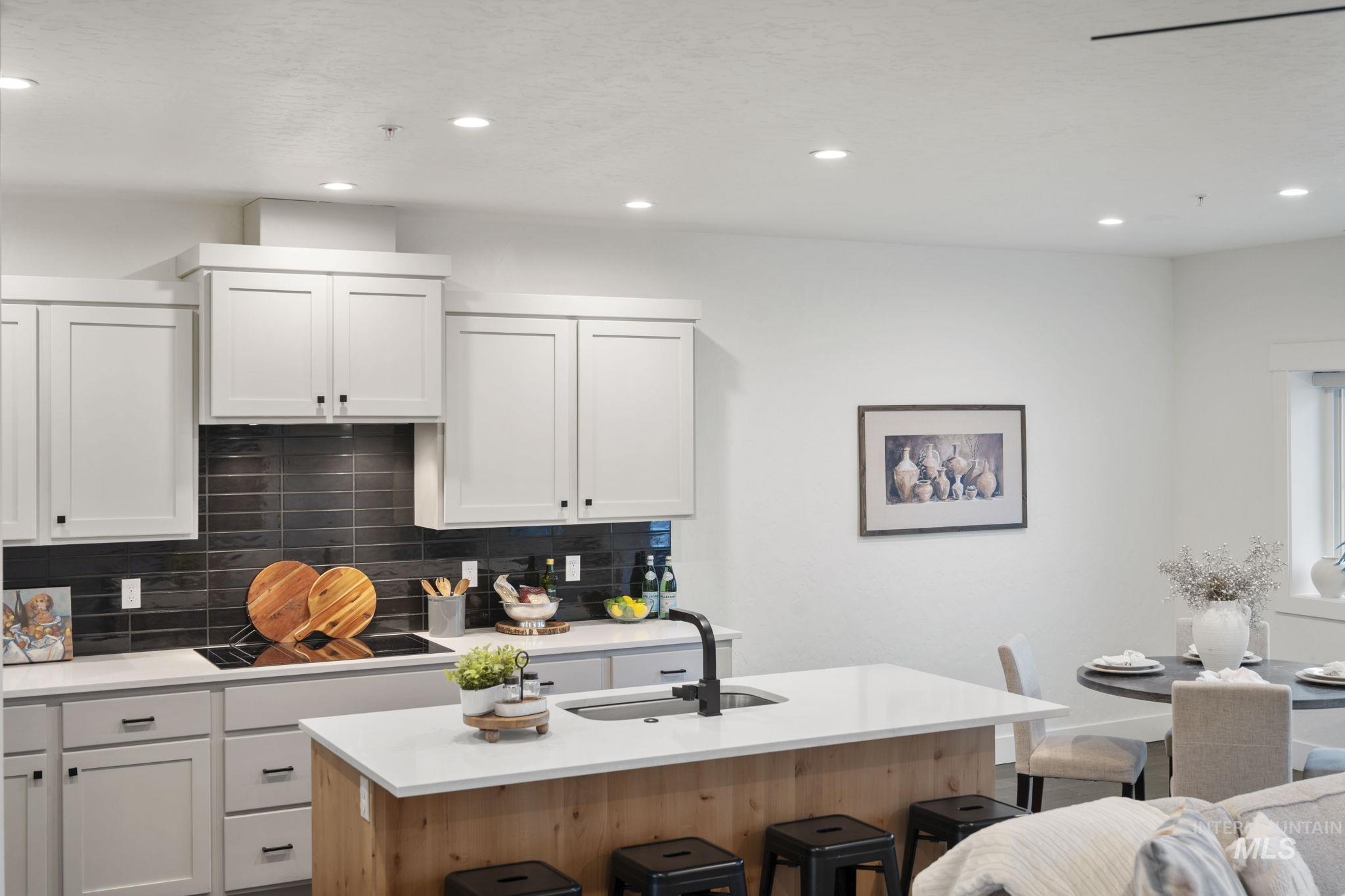 429 E Water Pocket Ln