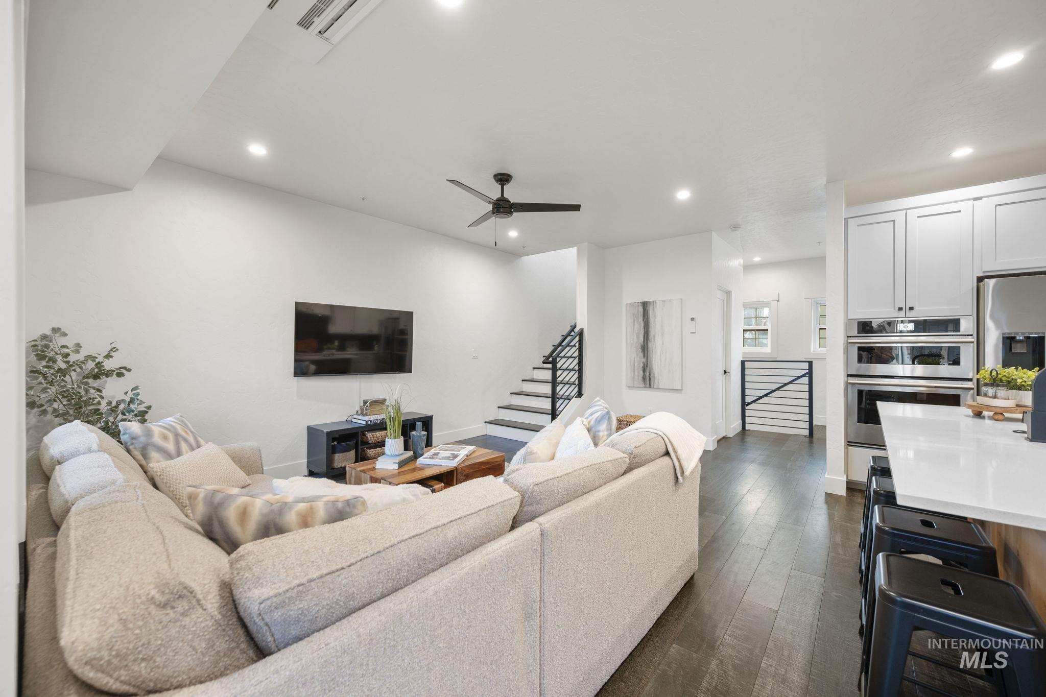 429 E Water Pocket Ln