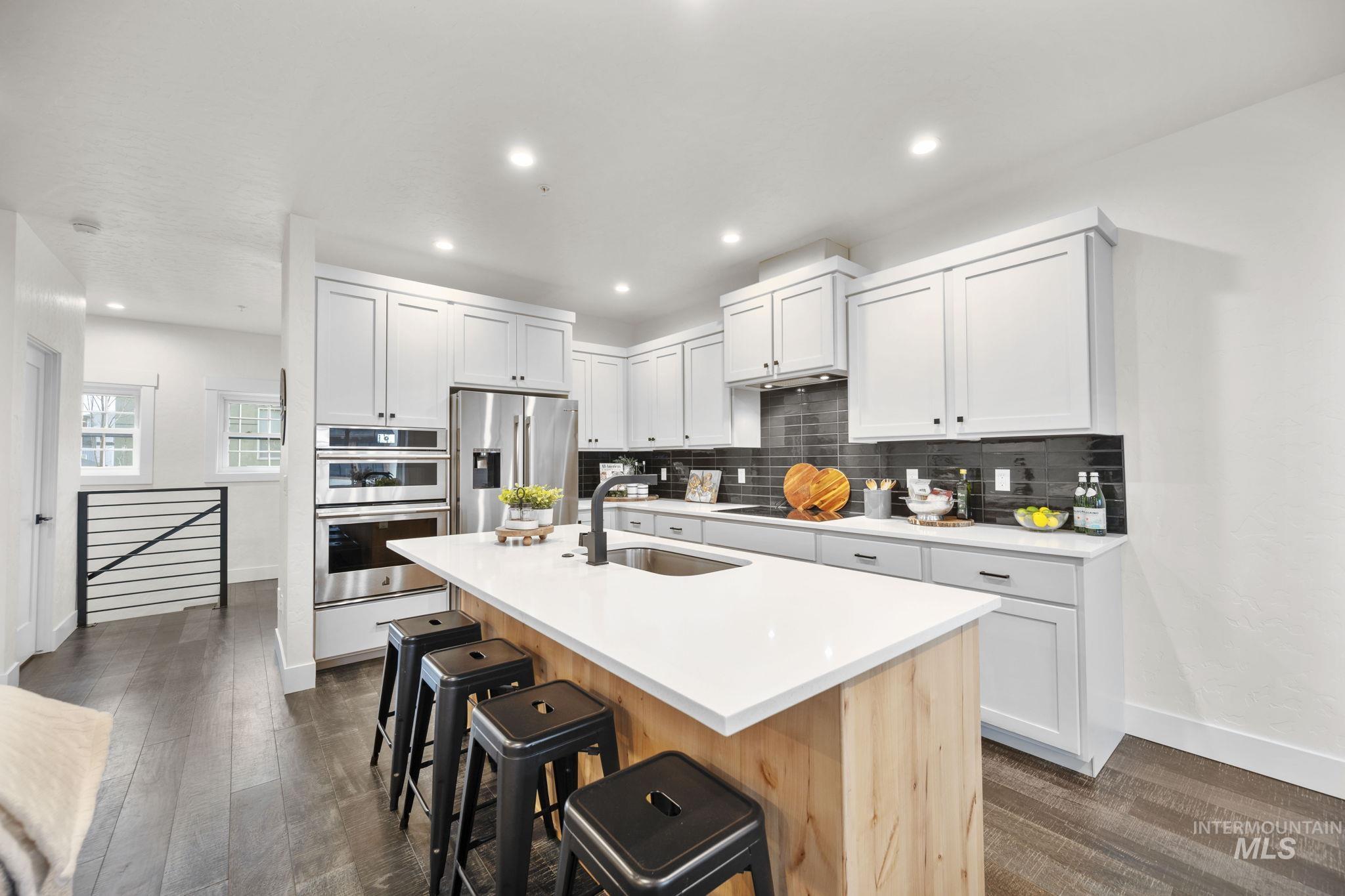 429 E Water Pocket Ln