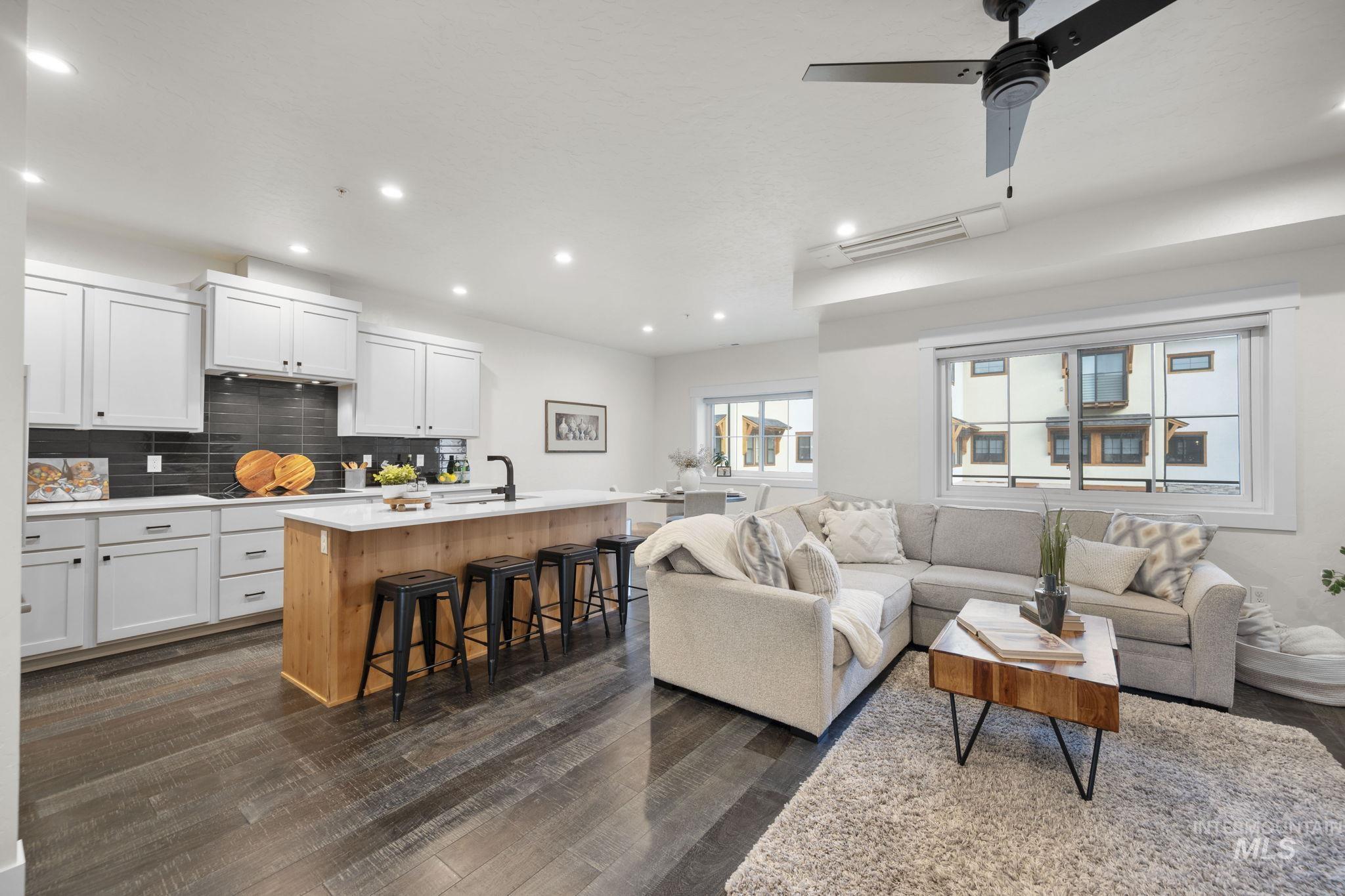 429 E Water Pocket Ln