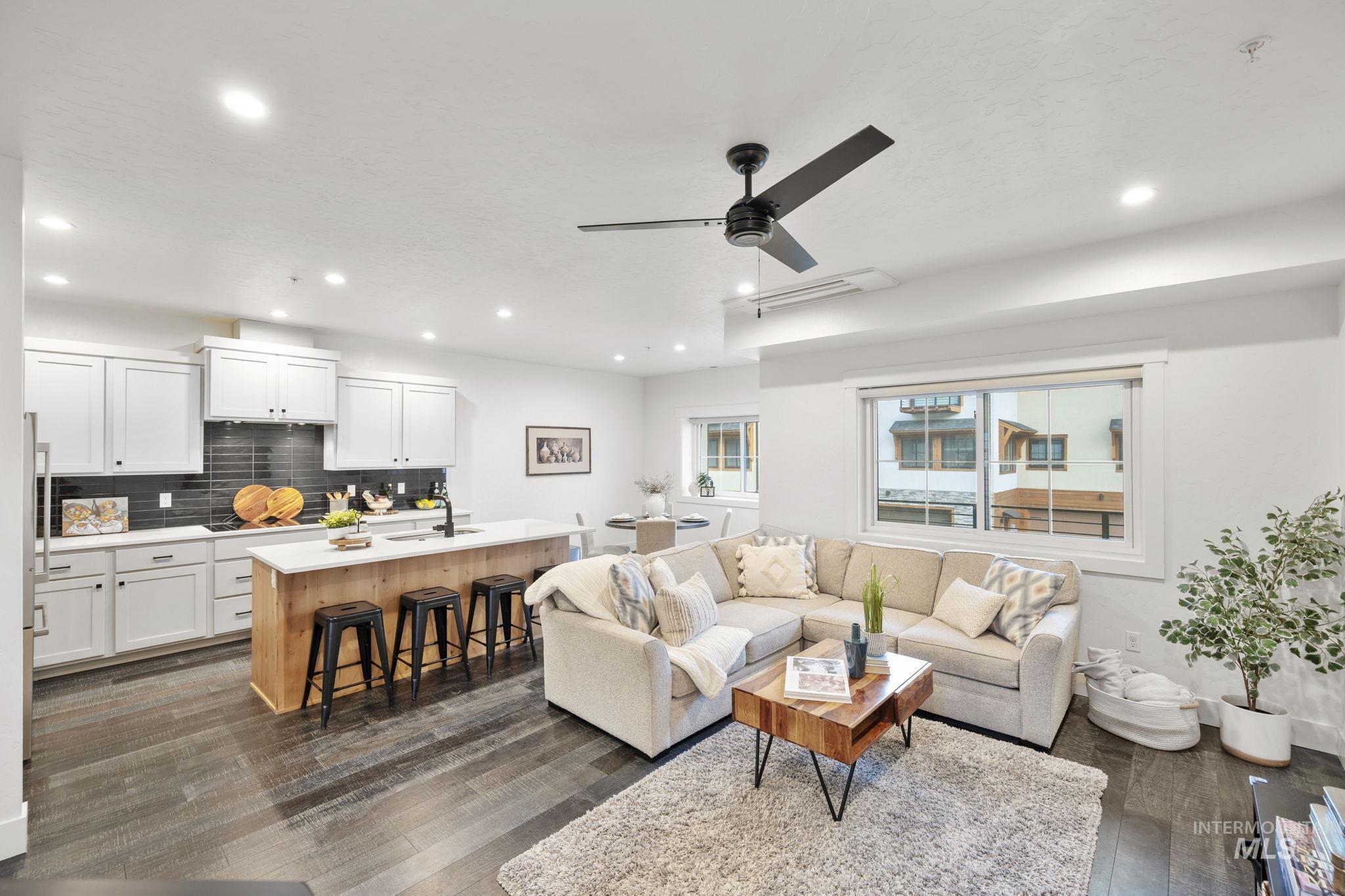 429 E Water Pocket Ln