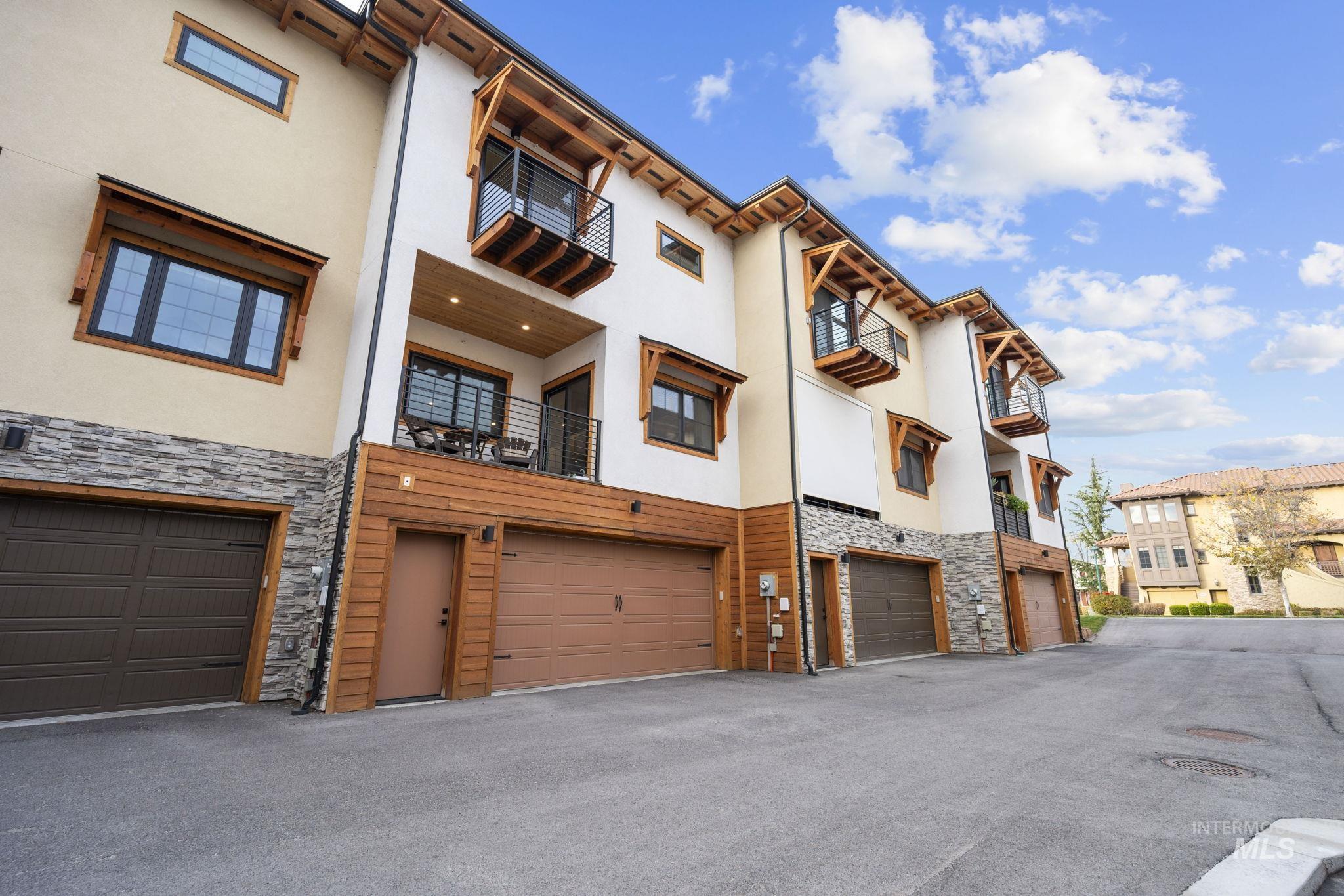 429 E Water Pocket Ln