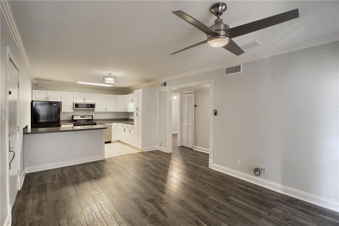 1304 Summit ST # 107