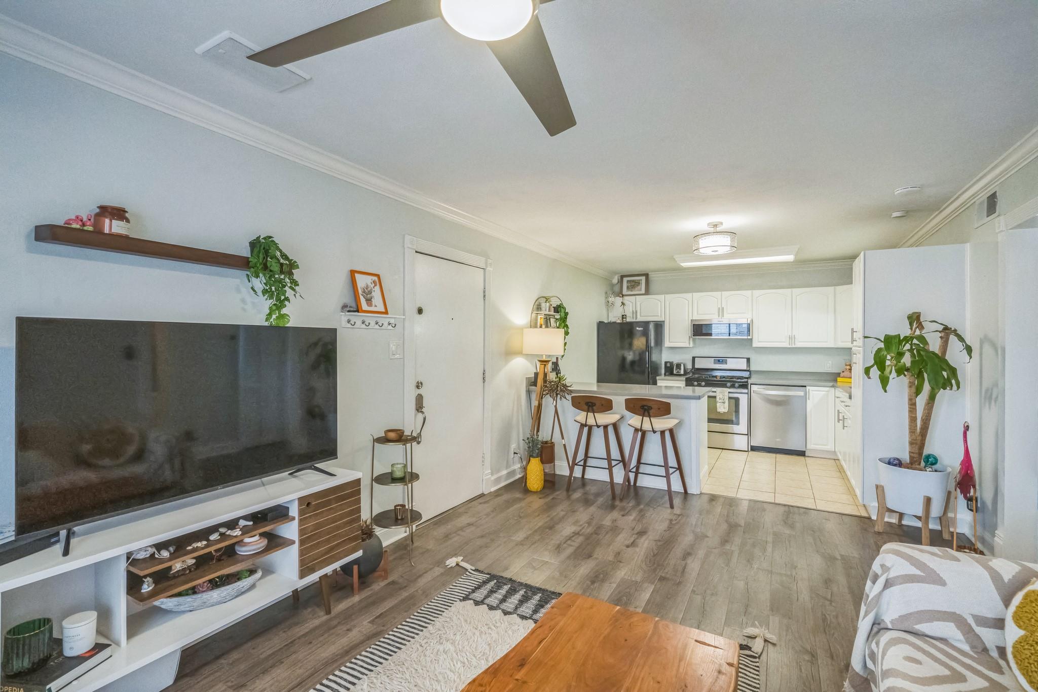 1304 Summit ST # 107