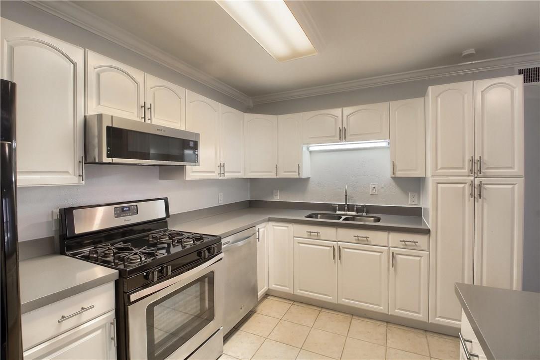 1304 Summit ST # 107