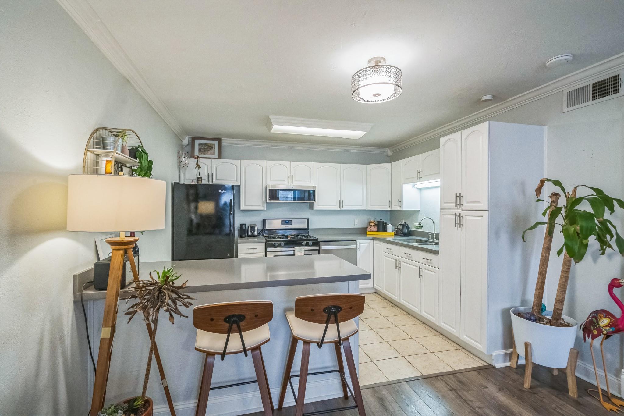 1304 Summit ST # 107