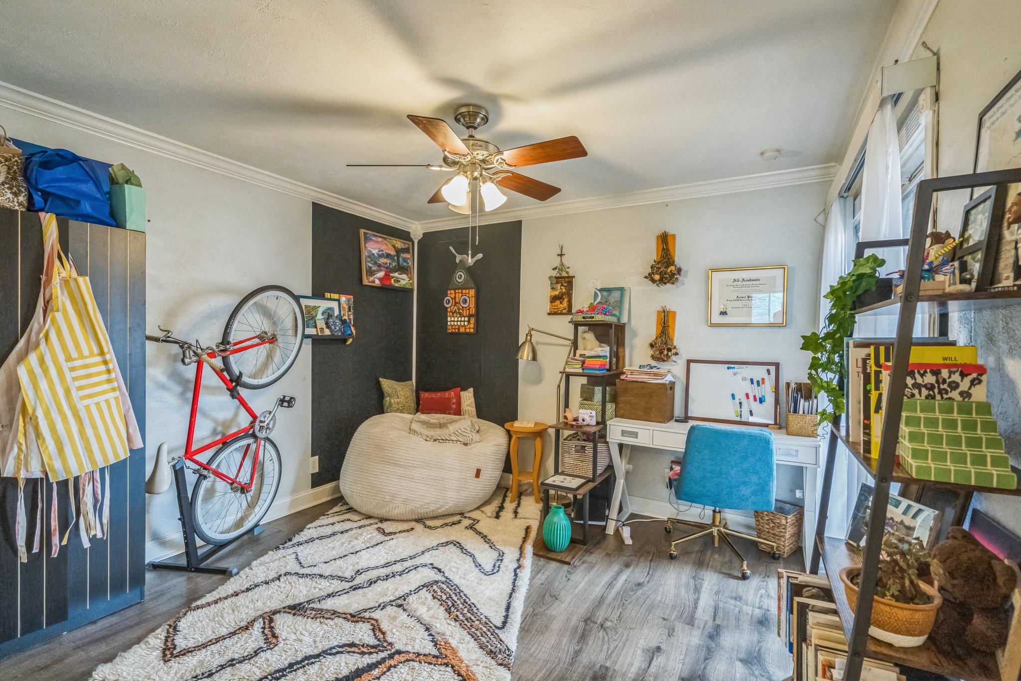 1304 Summit ST # 107