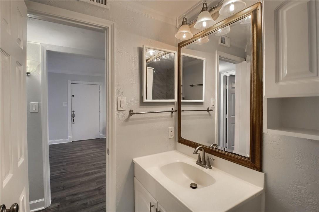 1304 Summit ST # 107