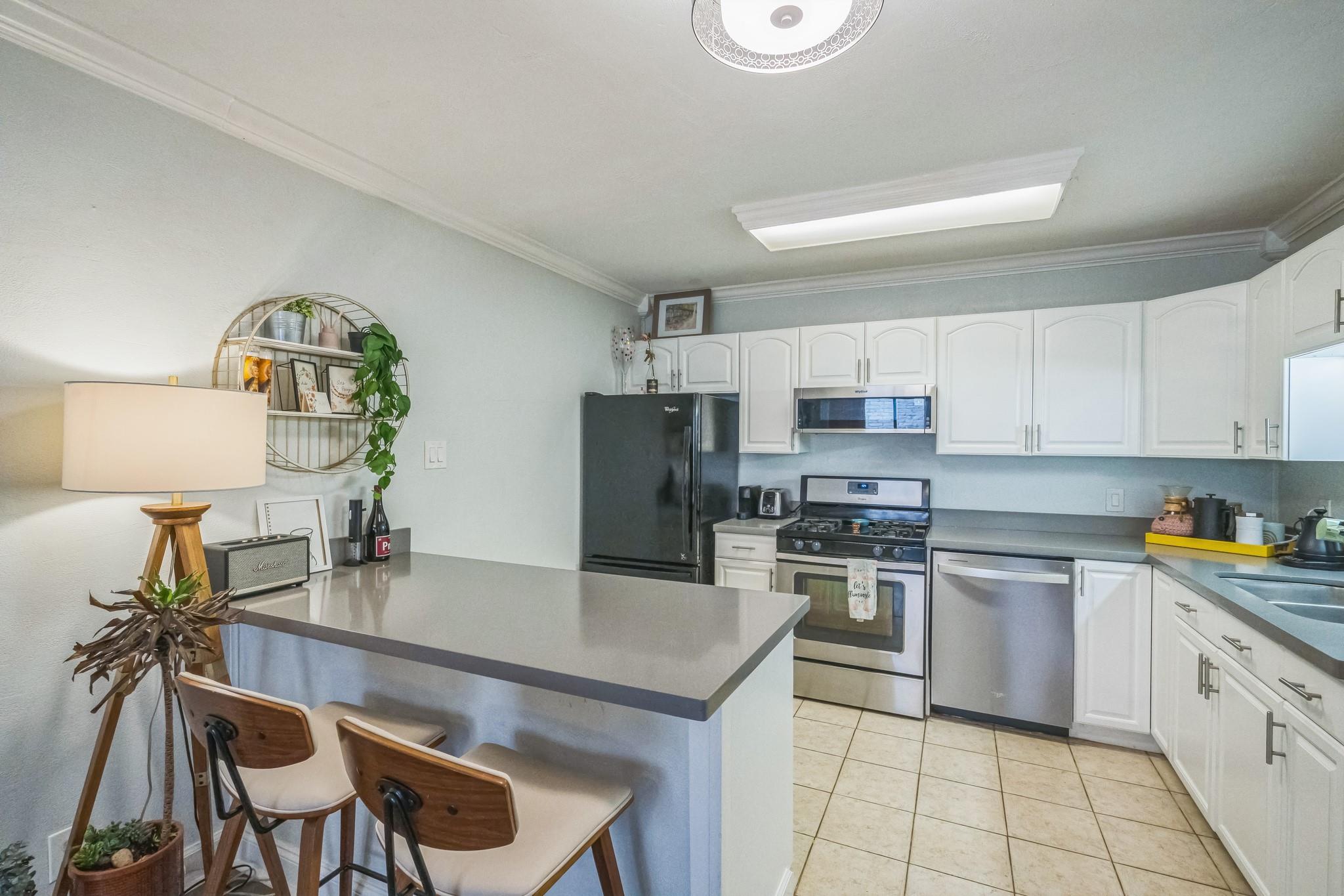 1304 Summit ST # 107