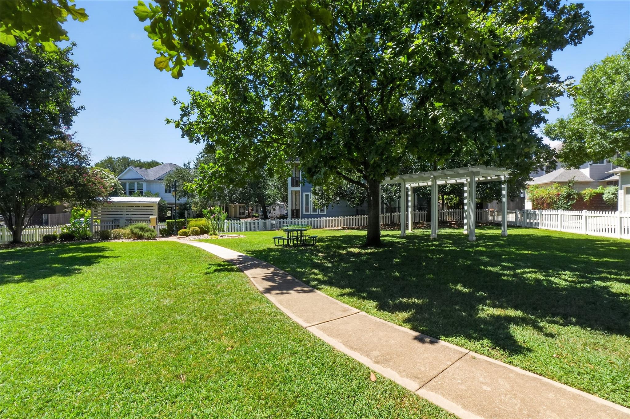 2713 Kinney Oaks CT
