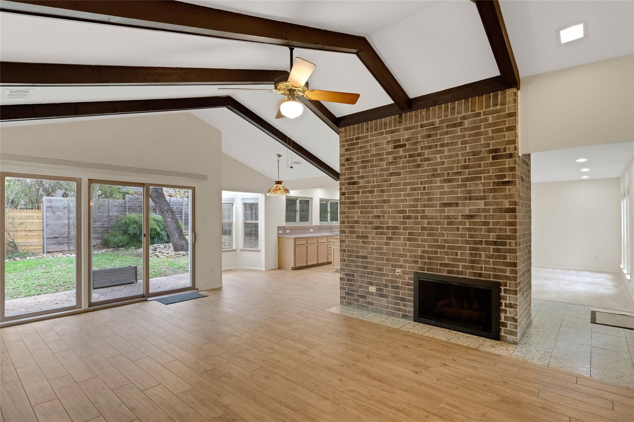 2203 Farnswood CIR