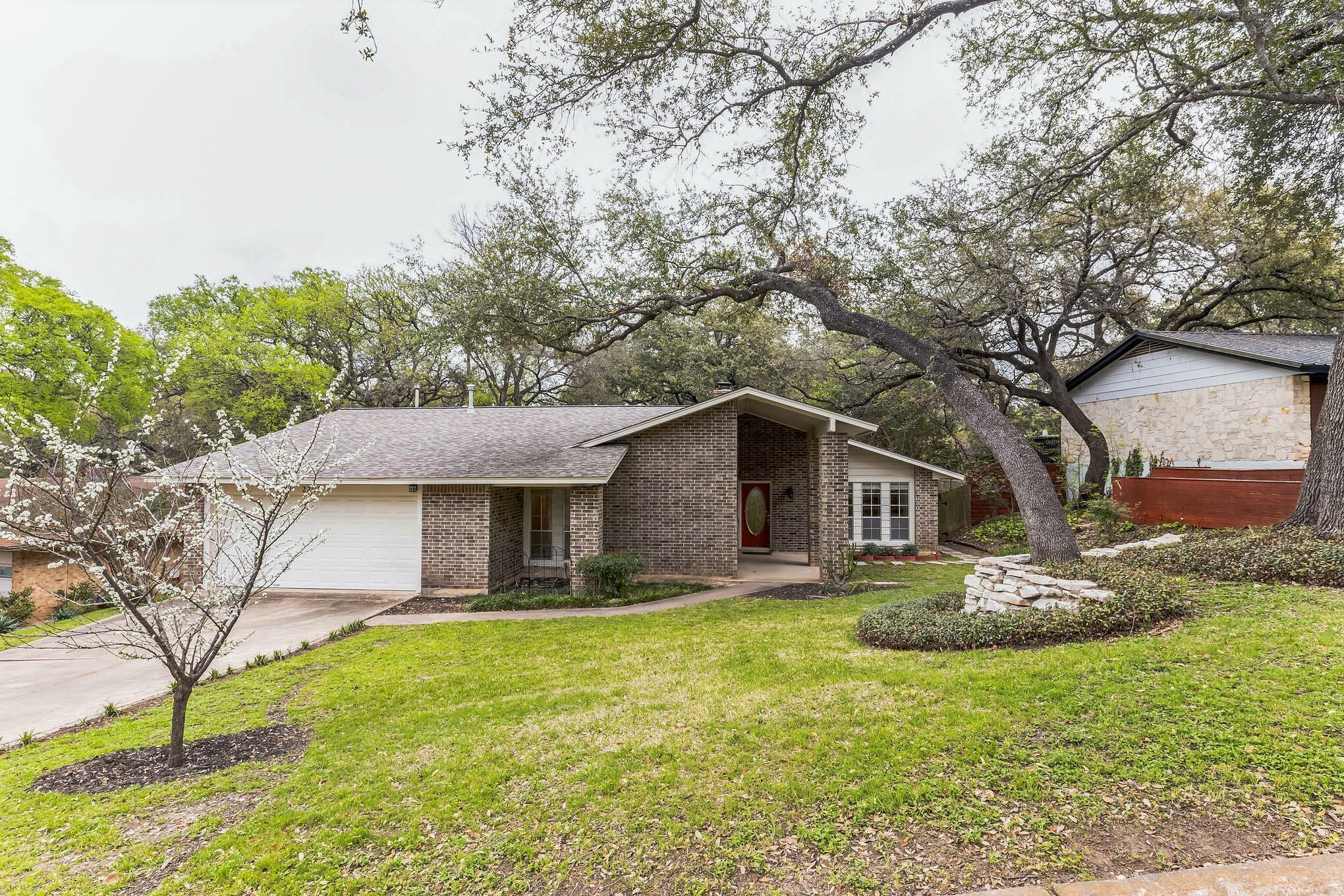 2203 Farnswood CIR