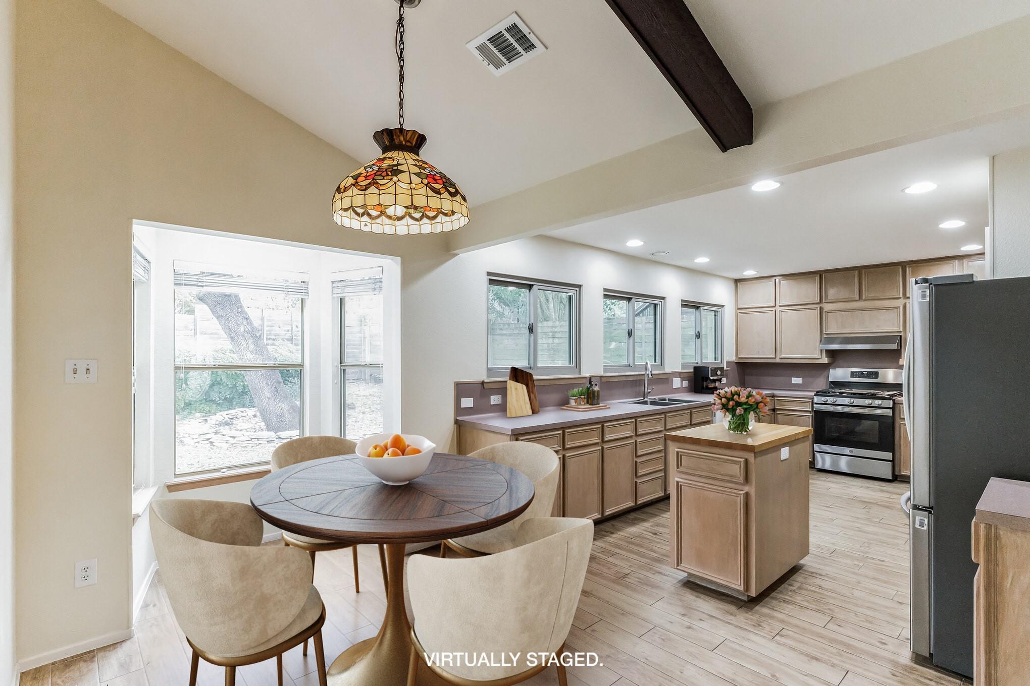 2203 Farnswood CIR
