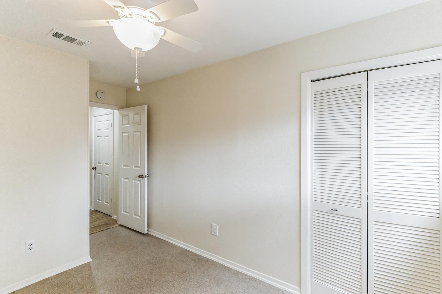2203 Farnswood CIR