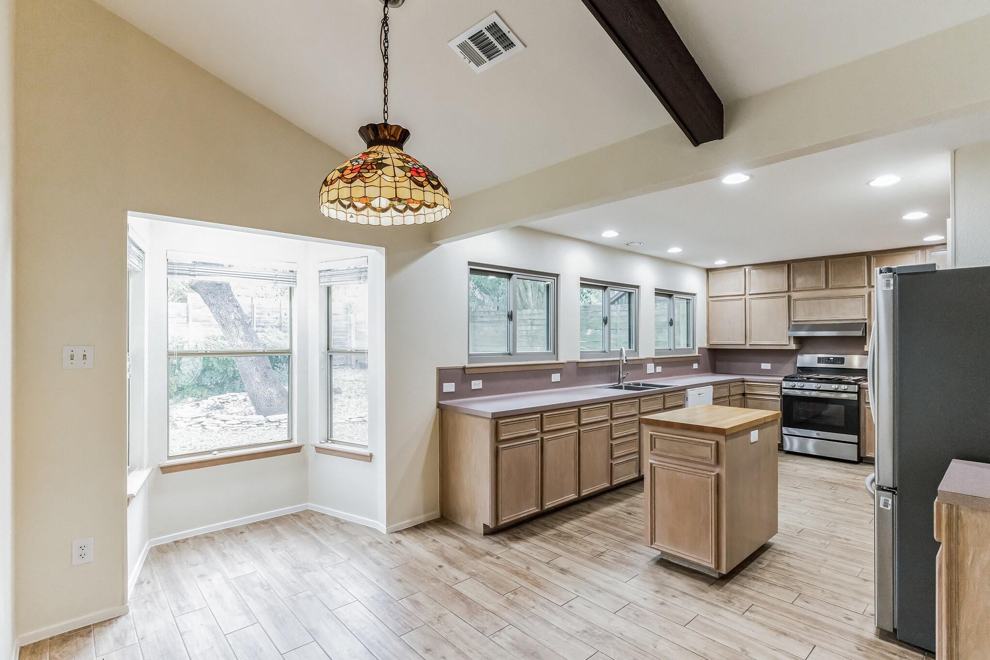 2203 Farnswood CIR